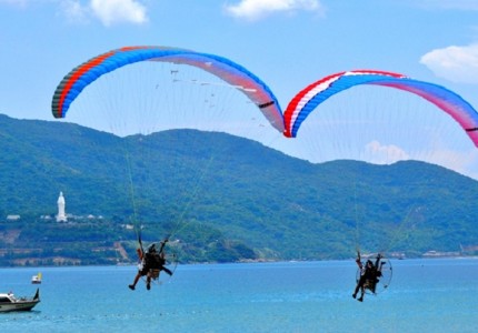 Bay cùng dù lượn ngắm thành phố biển Đà Nẵng