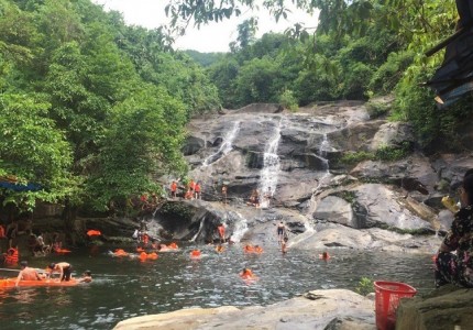 Khám phá vẻ đẹp Thác Nhị Hồ