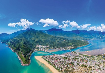 Khám phá vẻ đẹp Vịnh Lăng Cô Xứ Huế