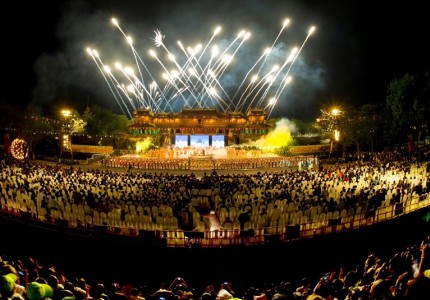 Tham dự Tuần lễ Festival Huế