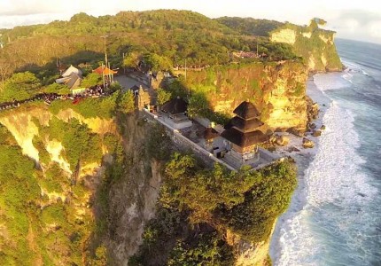 Tham quan đền Uluwatu Bali