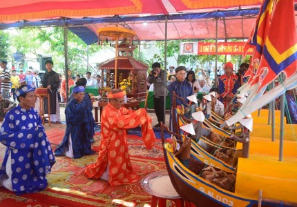 Lễ Khao lề thế lính Hoàng Sa