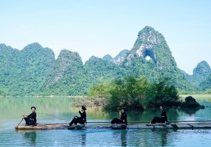 Chinh phục đỉnh núi thủng Cao Bằng