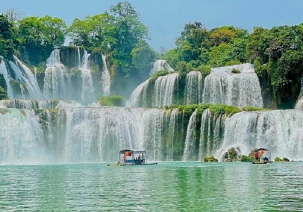 Hang Sơn Đoòng và thác Bản Giốc điểm đến hút khách