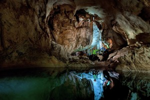 Hang Chà Lòi – Khám phá vẻ đẹp hoang sơ Quảng Bình
