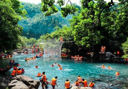 Suối nước Moọc Quảng Bình