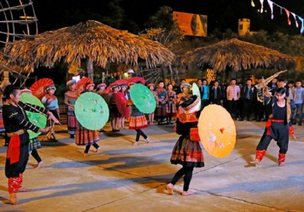 Chợ tình Sapa diễn ra vào ngày nào