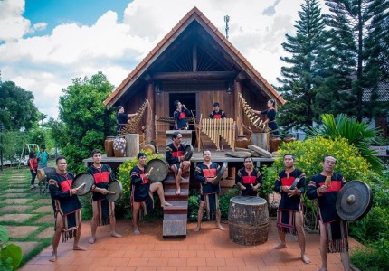 Khám phá vẻ đẹp Buôn Ako Dhông