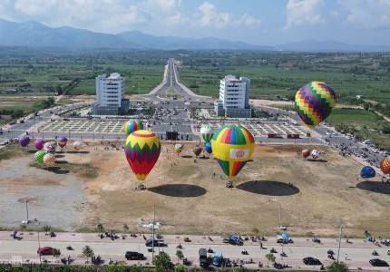 Lễ hội khinh khí cầu Tây Nguyên