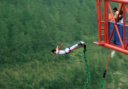 Thử cảm giác mạnh bungee tại Trung Quốc