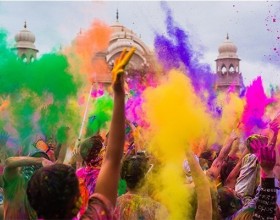 Lễ Hội Holi Rực Rỡ Sắc Màu Nhất Ấn Độ