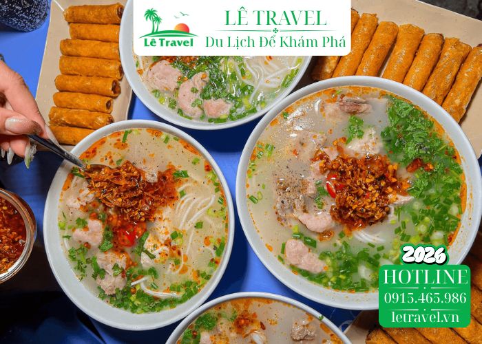 Buổi chiều la cà với cháo canh và ram giòn rụm