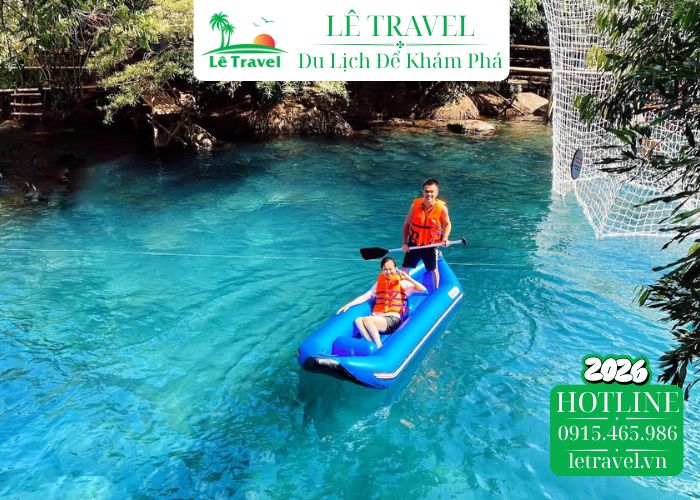 Chèo thuyền Kayak vượt ghềnh thác tại Suối Nước Moọc