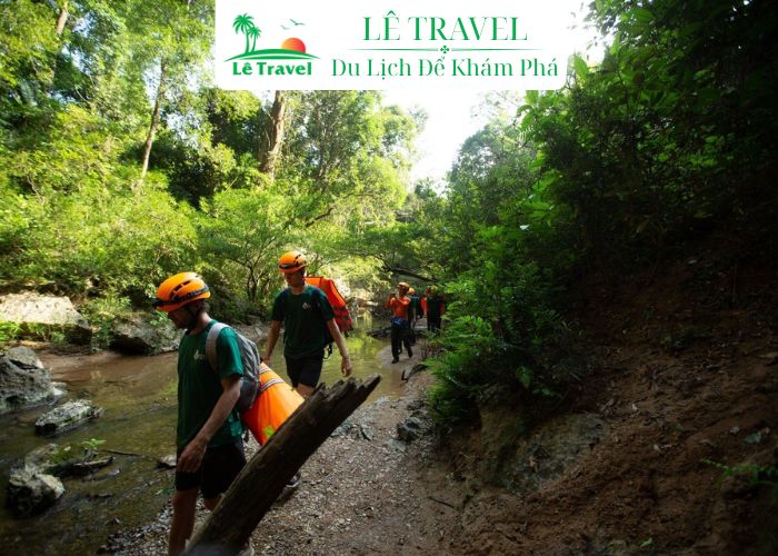 Hành trình băng rừng vạch lối vào thung lũng Sinh Tồn