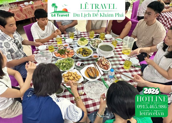 Ăn sáng tự túc tại nhà hàng QK Đồng Hới