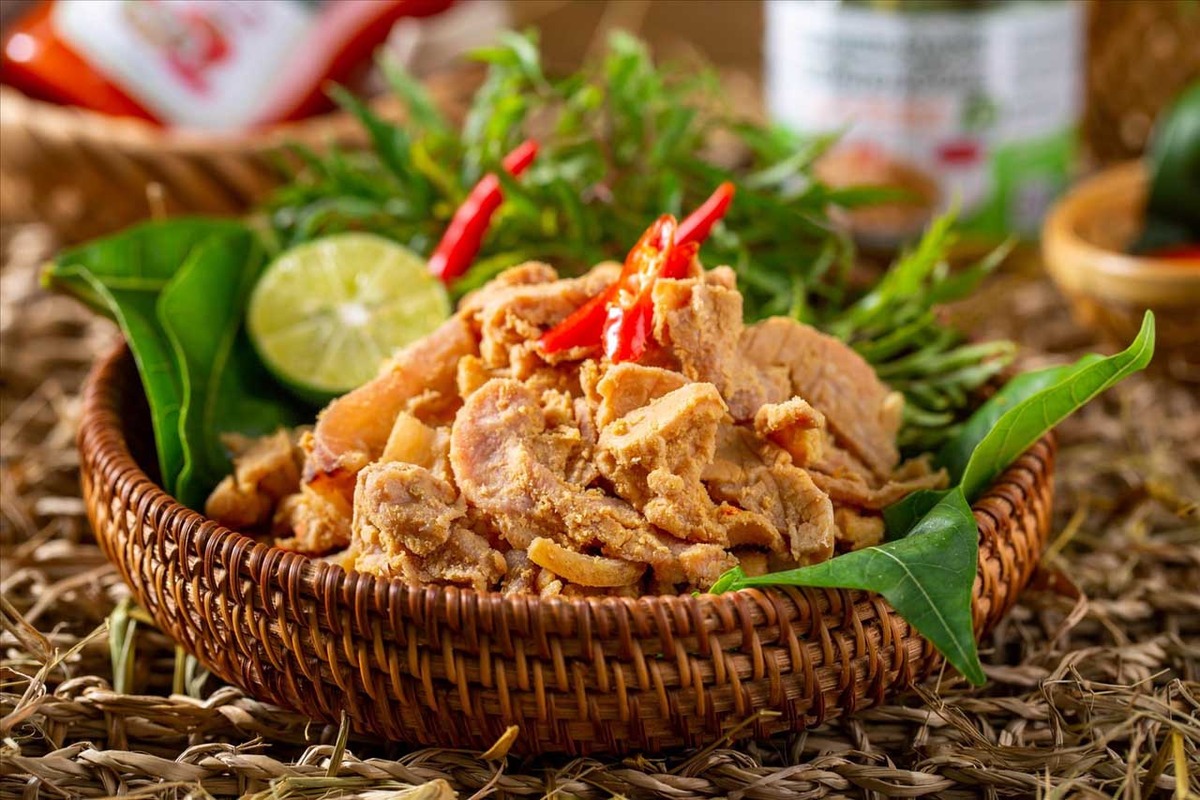 Thưởng thức thịt lợn muối chua