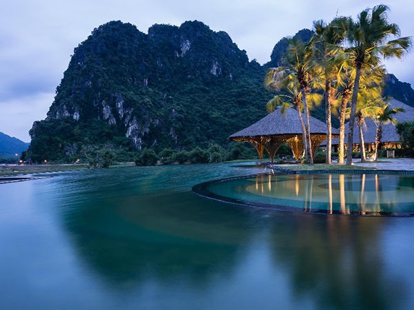 Trải nghiệm tắm khoáng nóng tại Kim Bôi, Hòa Bình