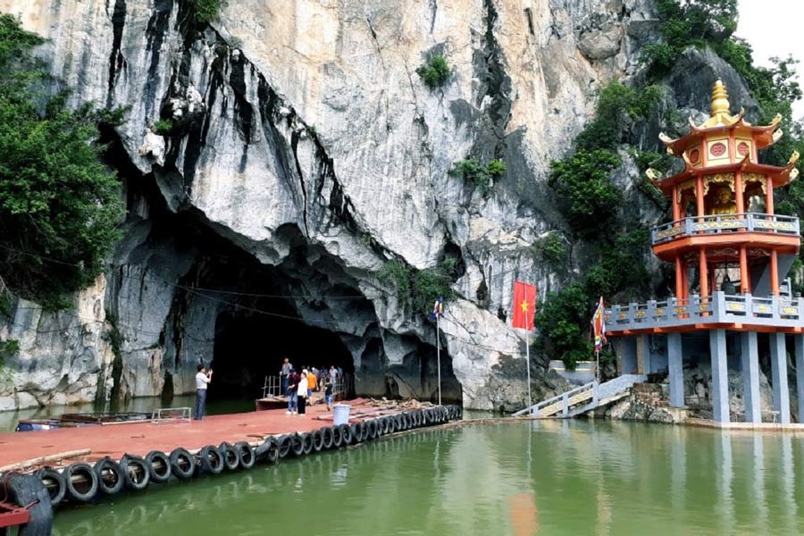 Tham quan động Thác Bờ, Hòa Bình