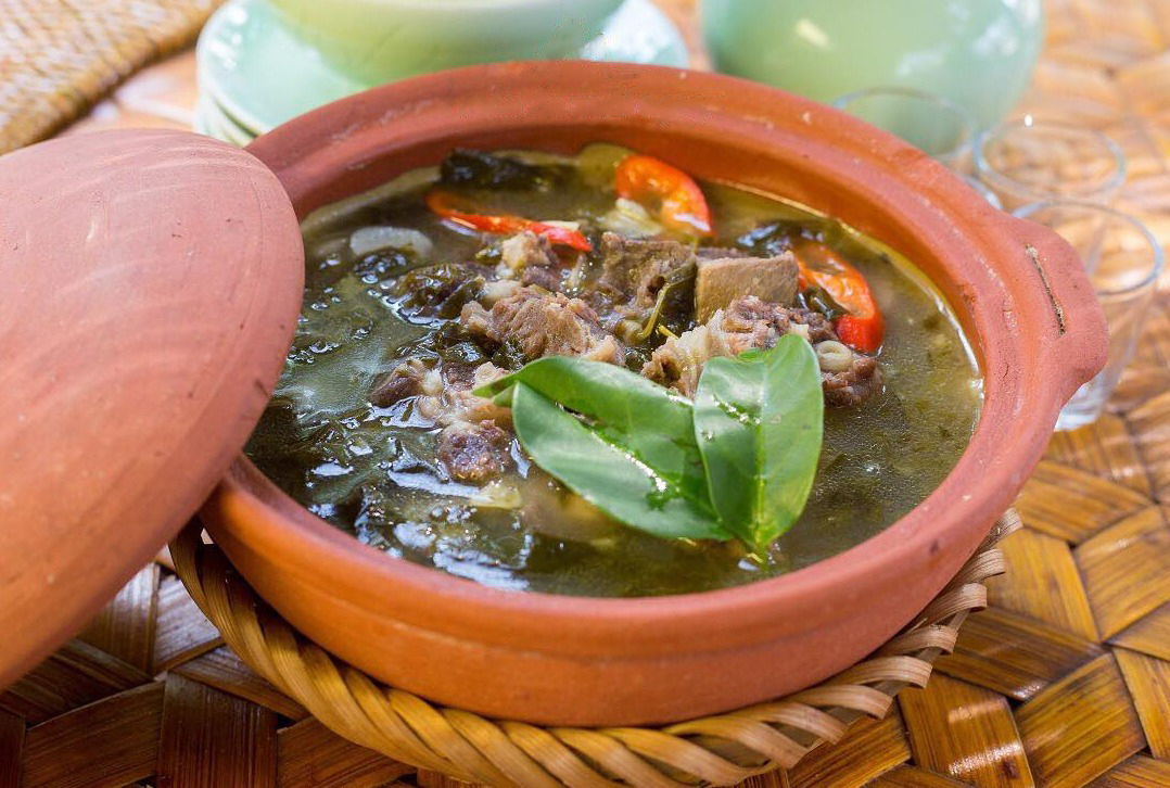 Thịt trâu là lồm là món ăn truyền thống của người Mường ở Hòa Bình