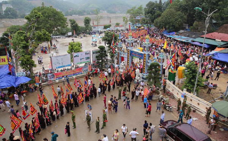 Hành trình đến với đền Ông Hoàng Bảy