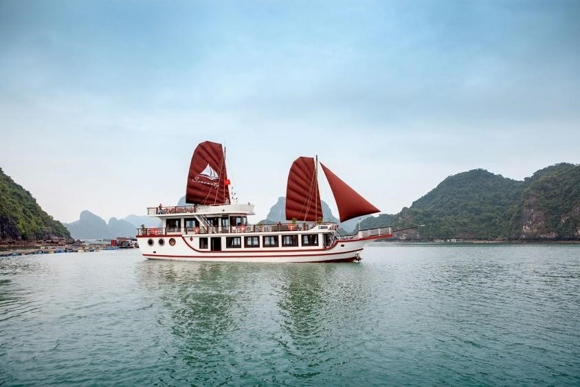 Du thuyền Serenity Luxury Cát Bà