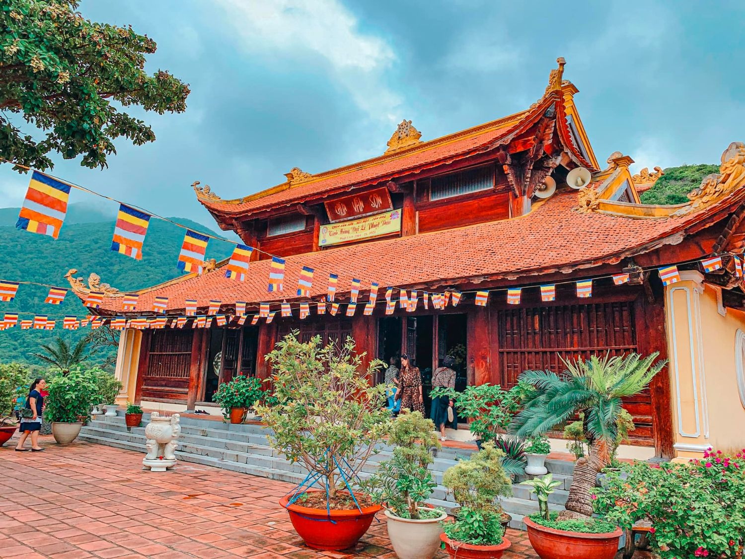 Vân Sơn Tự Núi Một - Ngôi chùa được xem như đẹp nhất Việt Nam