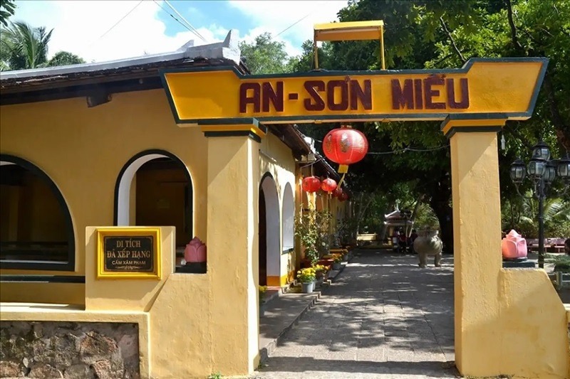 An Sơn Miếu (Miếu Bà Phi Yến) Đảo