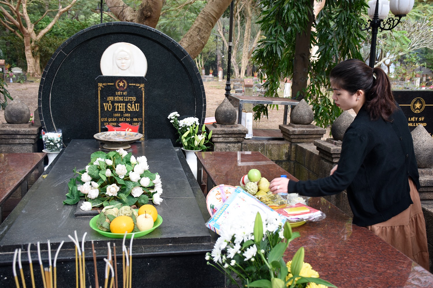 Mộ phần Anh hùng Võ Thị Sáu (nghĩa trang Hàng Dương)