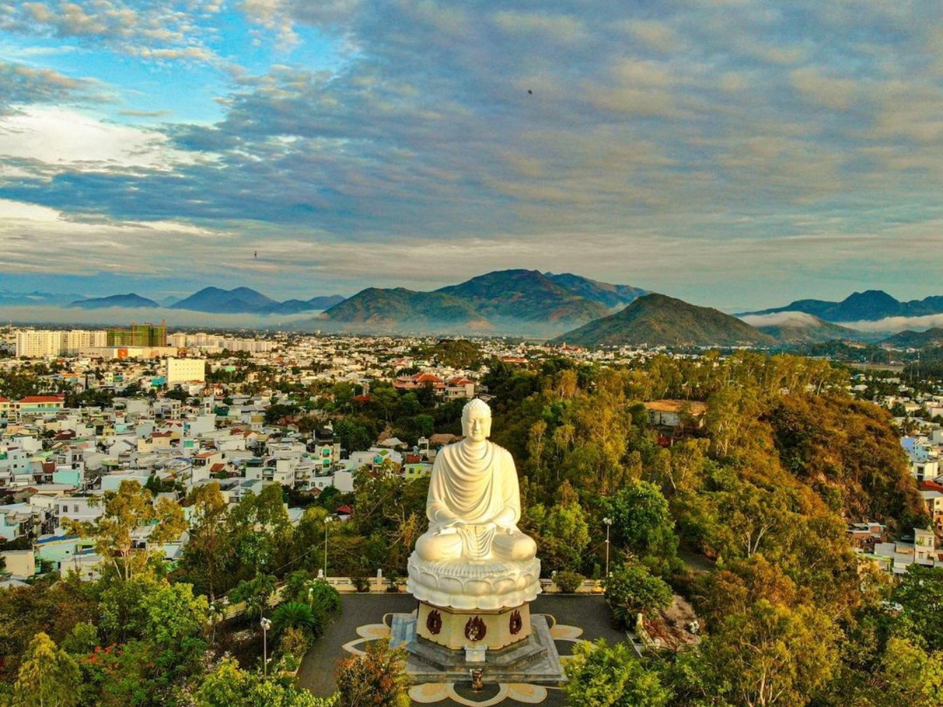 Thành phố Biển Nha Trang xinh đẹp vào mùa xuân