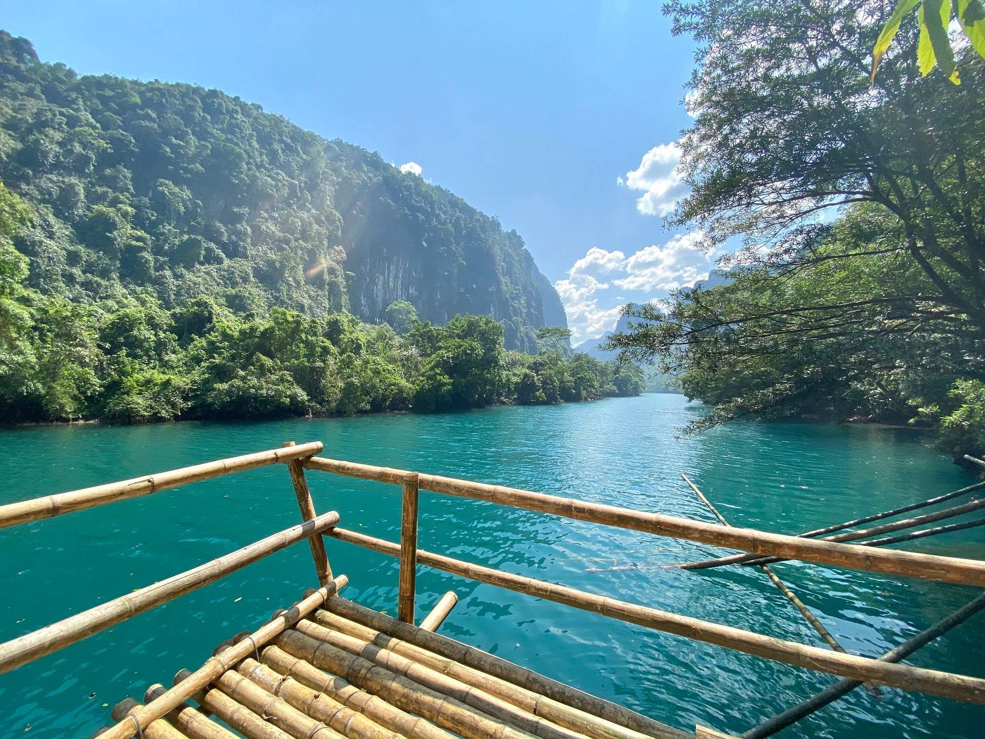 Sông Chày mang vẻ đẹp hoang sơ đầy lãng mạn